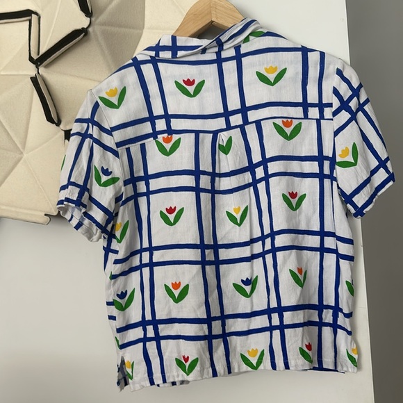 Birthday girls says gah! Lisa says gah size small floral button up top - Picture 5 of 6